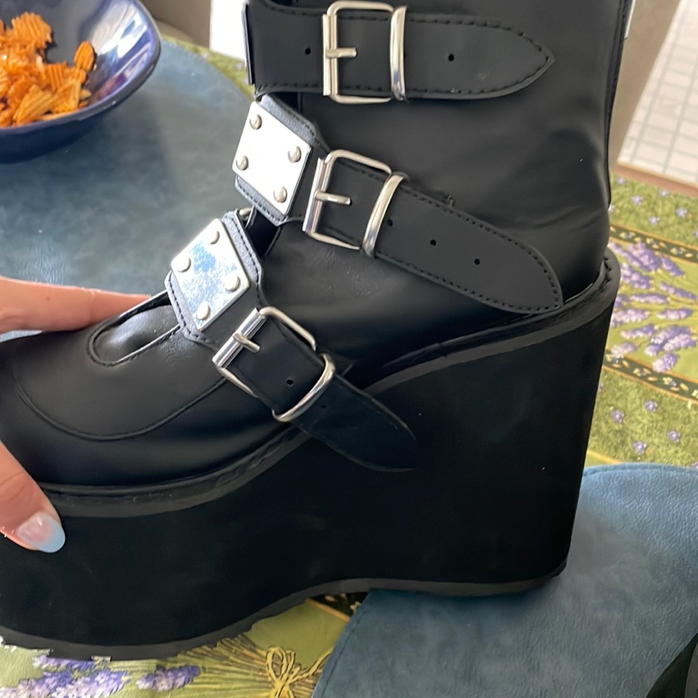 Brand new damaged box demonias 105 vegan leather size 9 womens